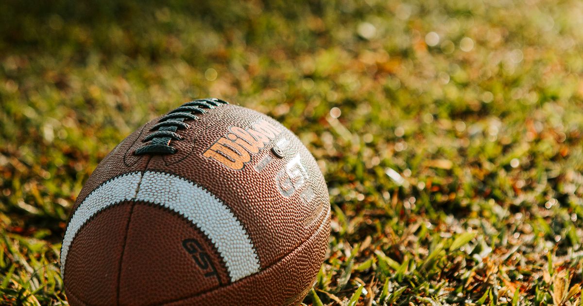 How to watch NFL games without cable 2026 - American football on the field - BoomTV
